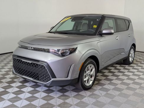 Used 2025 Kia Soul LX FWD image 7