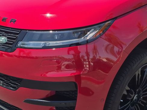 Used 2024 Land Rover Range Rover Sport SE AWD/4WD image 6