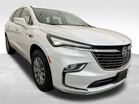 Used 2023 Buick Enclave Essence image 8