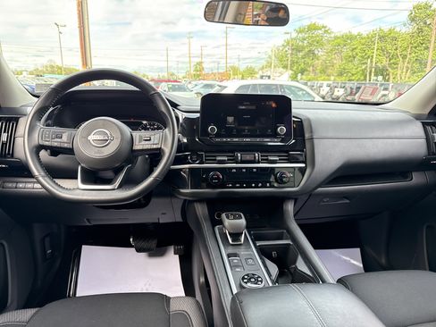 Used 2025 Nissan Pathfinder SV AWD/4WD image 14