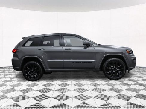 Used 2022 Jeep Grand Cherokee Laredo X image 23