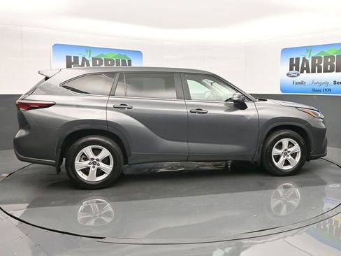 Used 2024 Toyota Highlander LE image 6