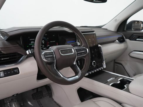 Used 2025 GMC Acadia Denali AWD/4WD image 26