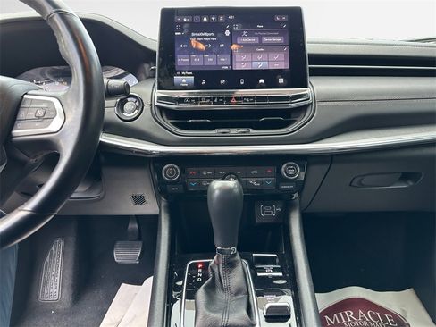 Used 2022 Jeep Compass Limited image 22