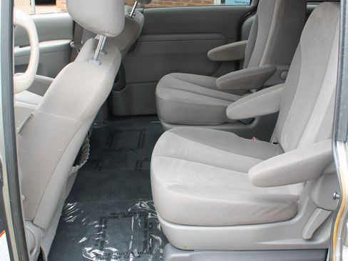 Used 2012 Kia Sedona LX w/ PWR Pkg FWD image 15