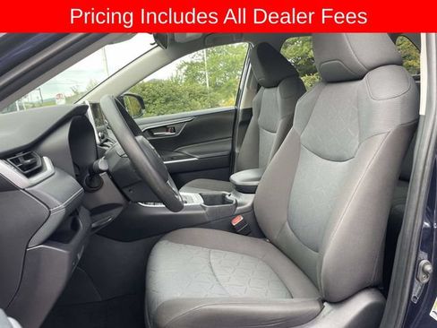 Used 2025 Toyota RAV4 XLE AWD/4WD image 20