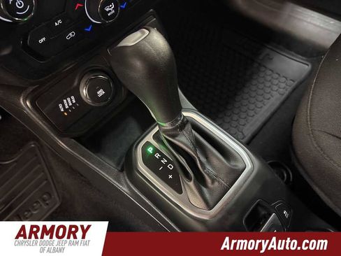 Used 2023 Jeep Renegade Latitude image 21