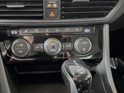 Used 2024 Volkswagen Jetta SE FWD image 26