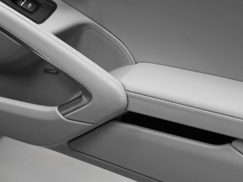Certified 2025 Porsche 718 Cayman RWD image 28