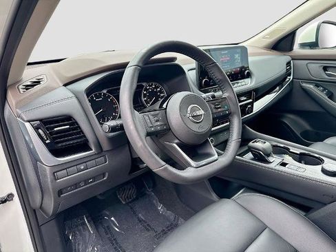 Used 2023 Nissan Rogue SL w/ SL Premium Package image 9