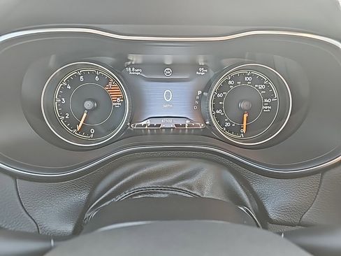 Used 2019 Jeep Cherokee Trailhawk w/ Comfort/Convenience Group image 28