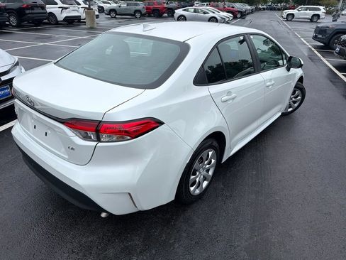 Used 2026 Toyota Corolla LE FWD image 5