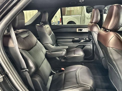 Used 2023 Ford Explorer Platinum w/ Technology Package image 32