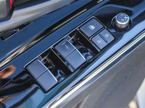 Used 2023 Toyota bZ4X Limited image 28