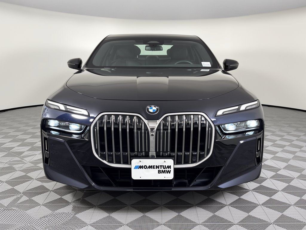 Used 2023 BMW 740i w/ Parking Assistance Package RWD image 6