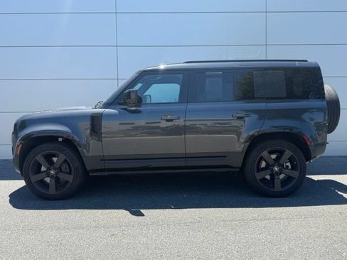 Used 2025 Land Rover Defender 110 X-Dynamic SE AWD/4WD image 2