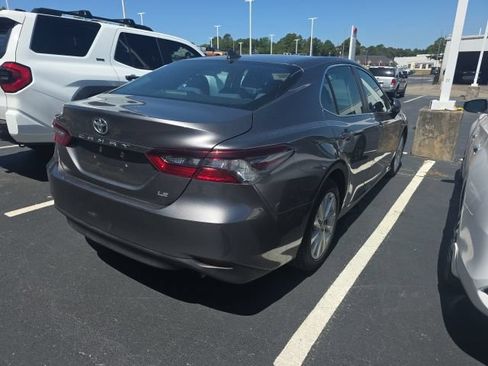 Used 2021 Toyota Camry LE FWD image 4