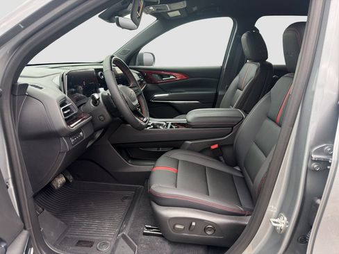 New 2026 Chevrolet Traverse RS w/ LPO, Floor Liner Package AWD/4WD image 9