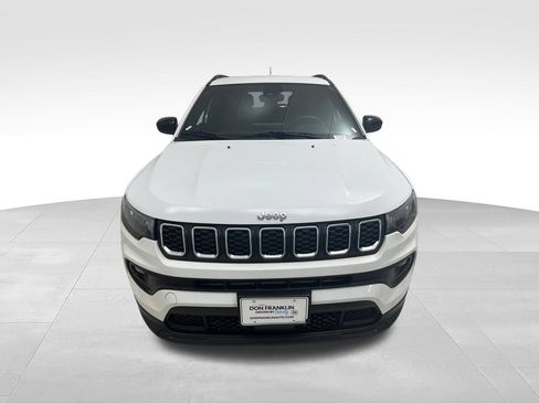 Used 2024 Jeep Compass Latitude AWD/4WD image 8