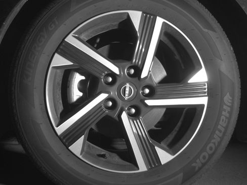 Used 2025 Nissan Sentra SV FWD image 12