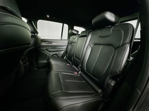 Used 2024 Jeep Grand Cherokee Limited w/ Black Appearance Package image 25