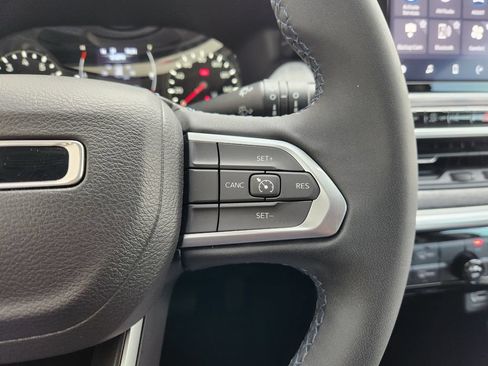 Used 2022 Jeep Compass Latitude FWD image 29
