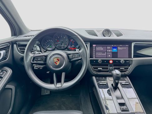 Used 2025 Porsche Macan AWD/4WD image 15