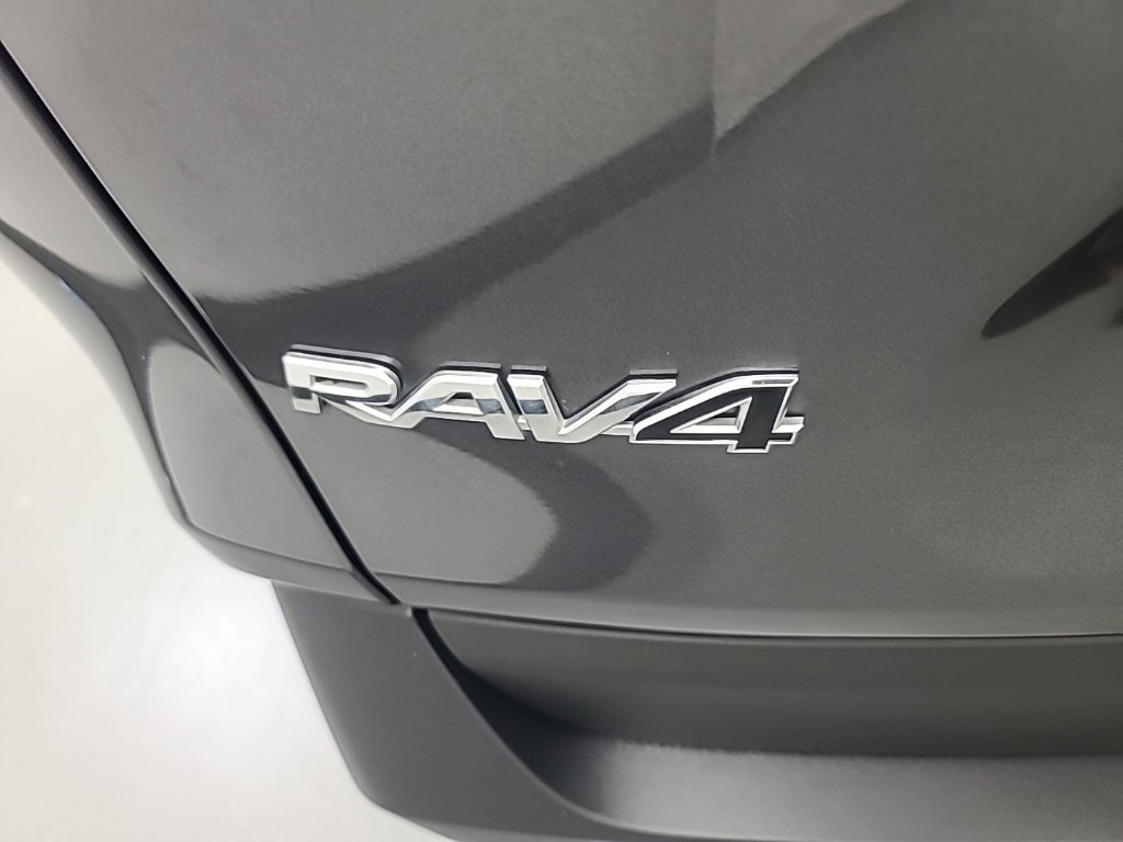 Used 2025 Toyota RAV4 LE AWD/4WD image 12