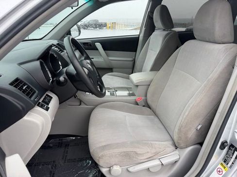 Used 2012 Toyota Highlander SE image 10