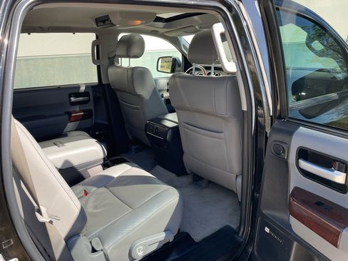 Used 2011 Toyota Sequoia Platinum image 17