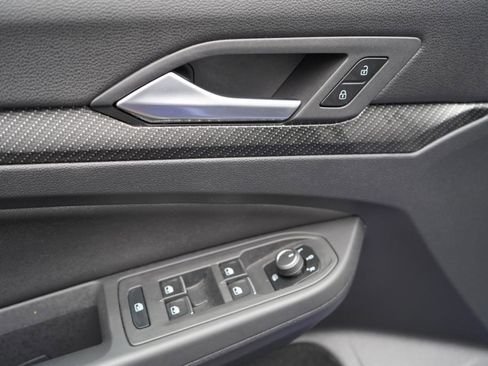 Used 2023 Volkswagen Golf R image 17