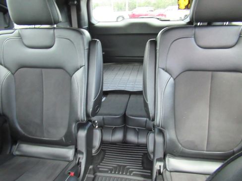 Used 2024 Jeep Grand Cherokee L Laredo AWD/4WD image 19