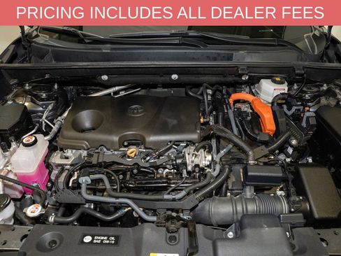 Used 2024 Toyota RAV4 LE AWD/4WD image 18