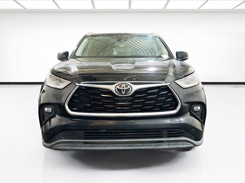 Used 2020 Toyota Highlander Limited w/ Phone Cable & Charge Package image 2