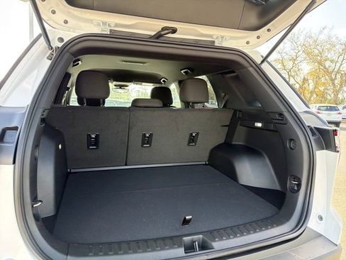 New 2026 Chevrolet Equinox LT w/ Safety and Technology Package FWD image 11