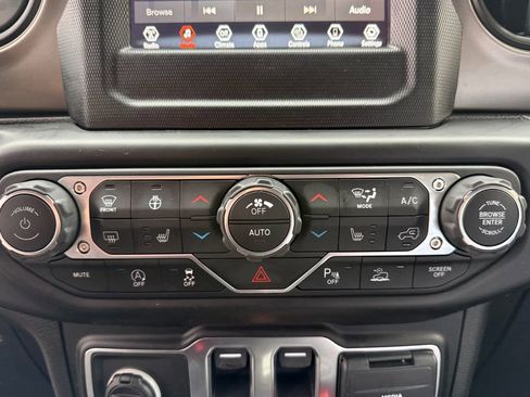 Used 2021 Jeep Wrangler Sport S image 26