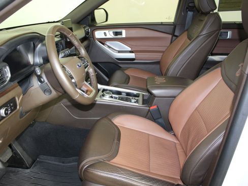 Used 2023 Ford Explorer King Ranch w/ Technology Package image 5