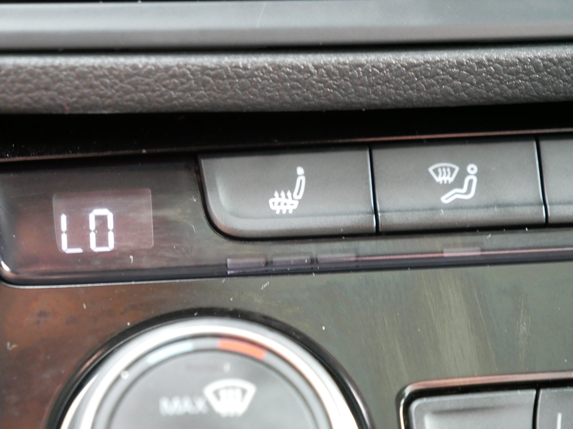 Used 2023 Volkswagen Jetta SE FWD image 33