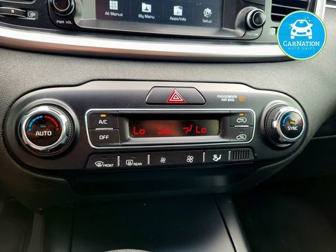 Used 2019 Kia Sorento AWD V6 image 22