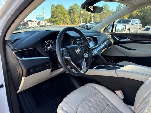 Used 2023 Buick Enclave Avenir image 24