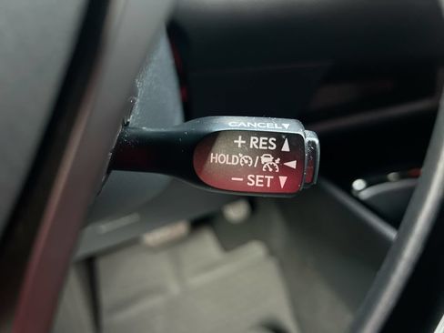 Used 2022 Toyota C-HR XLE FWD image 17