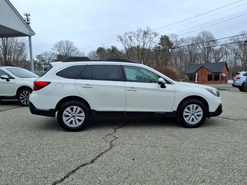 Used 2018 Subaru Outback 2.5i Premium image 5