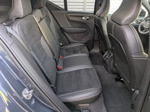 Used 2022 Volvo XC40 P8 Recharge Ultimate image 31