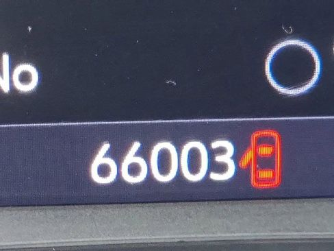 Used 2023 Chevrolet Traverse LT image 16