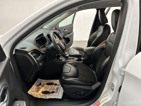 Used 2020 Jeep Cherokee Latitude Plus image 18