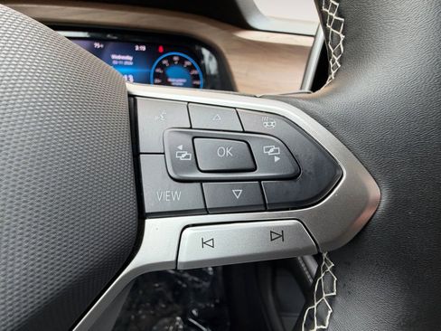 Used 2025 Volkswagen Atlas SE image 26