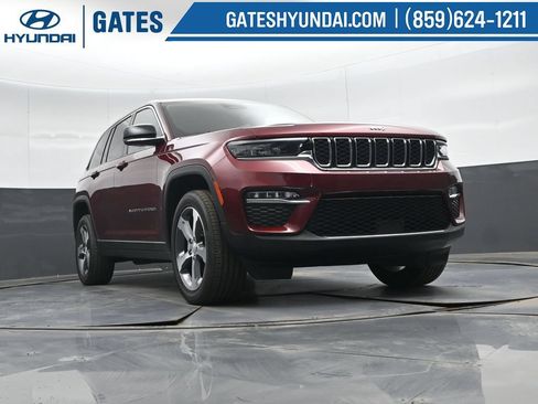 Used 2023 Jeep Grand Cherokee Limited AWD/4WD image 37