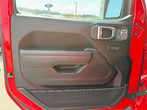 Used 2025 Jeep Wrangler Unlimited Sport AWD/4WD image 33
