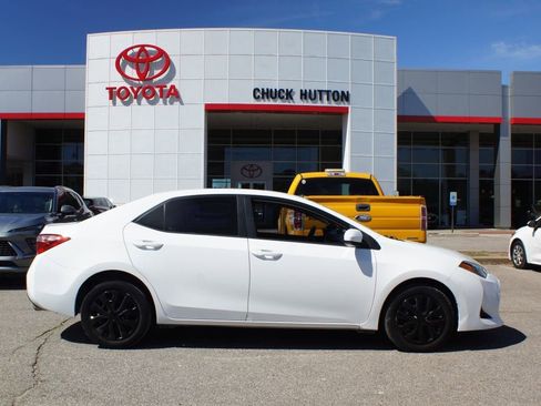 Used 2018 Toyota Corolla LE image 1