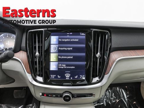 Used 2022 Volvo S60 B5 Momentum image 12